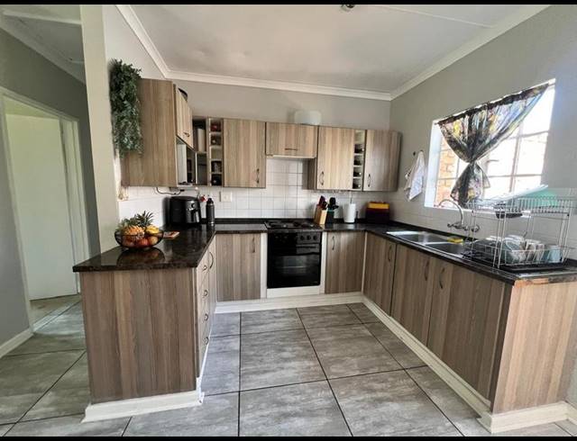 2 BEDROOM TOWNHOUSE FOR SALE IN SUNAIR PARK